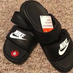 *BRAND NEW * Nike duo ultra slides